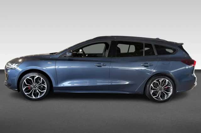 Ford Focus (2022) thumbnail 2