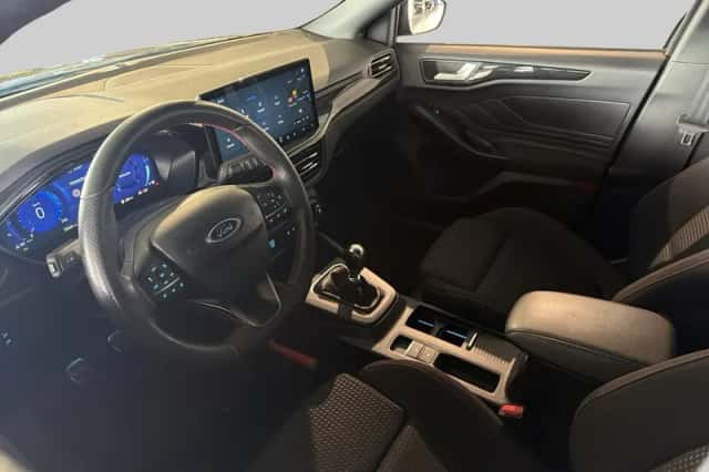 Ford Focus (2022) thumbnail 4