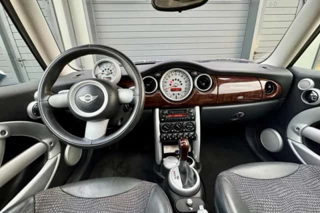 MINI Cooper (2004) thumbnail 3
