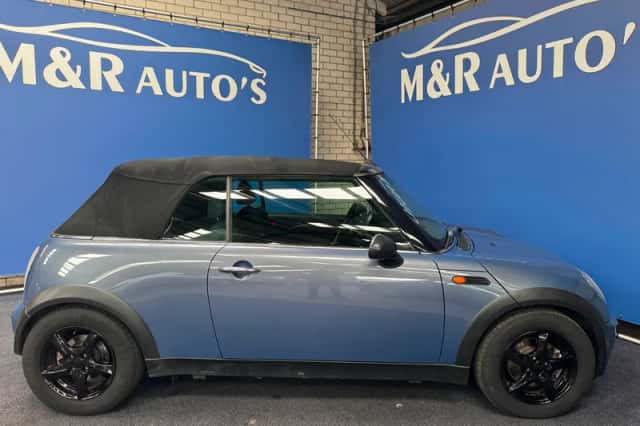 MINI Cabrio (2004) thumbnail 6