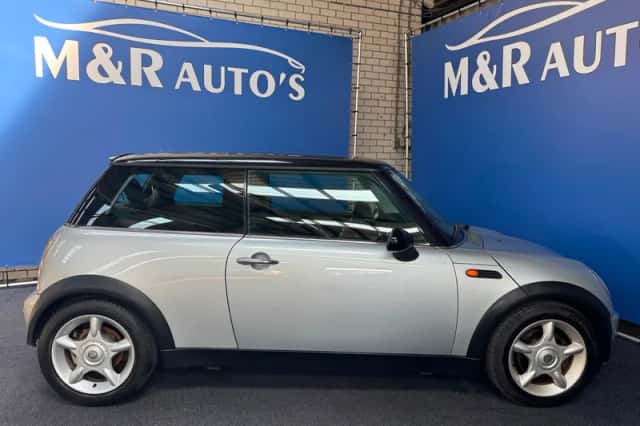 MINI Cooper (2003) thumbnail 6