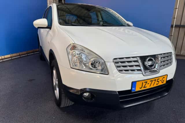 Nissan Qashqai (2009) thumbnail 2