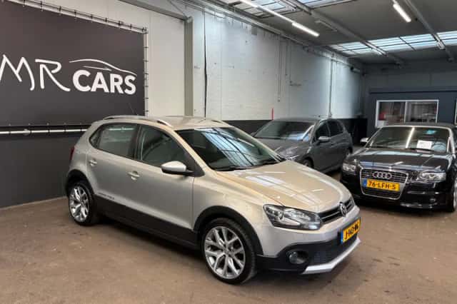 Volkswagen Polo (2011) thumbnail 2