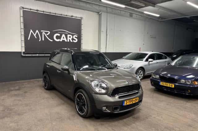 MINI Countryman (2012) thumbnail 2