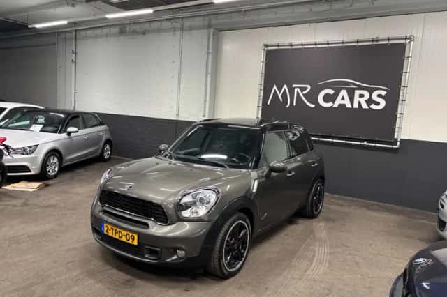 MINI Countryman (2012) thumbnail 3