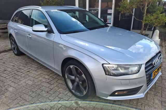 Audi A4 (2012) thumbnail 1