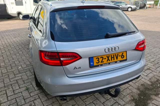 Audi A4 (2012) thumbnail 4