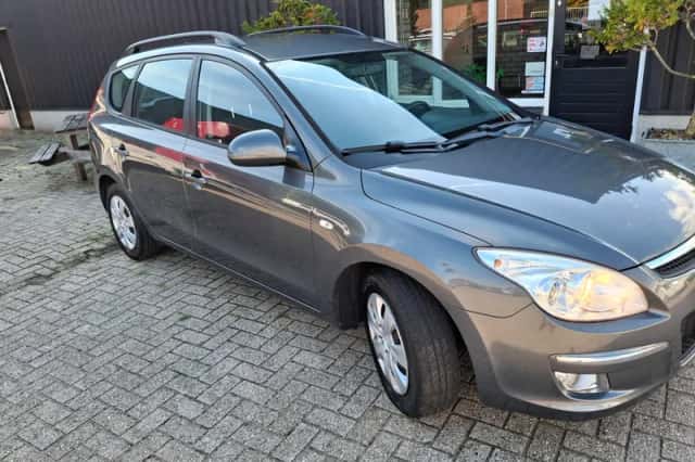 Hyundai i30 (2009) thumbnail 1