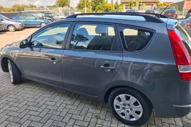 Hyundai i30 (2009) thumbnail 4