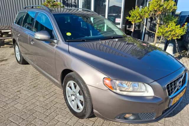 Volvo V70 (2010) thumbnail 1