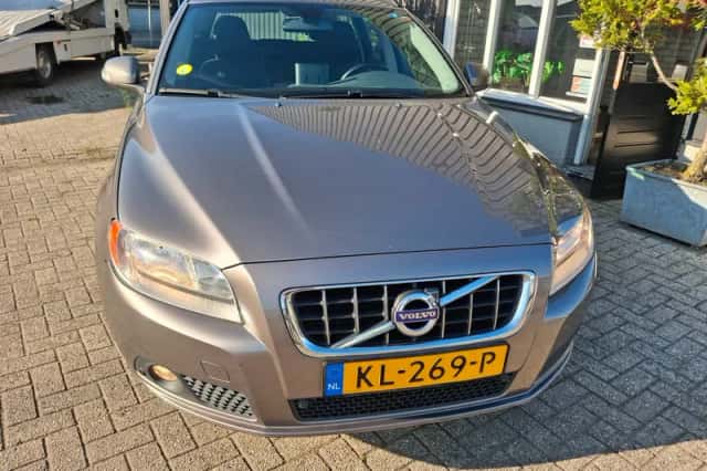 Volvo V70 (2010) thumbnail 2