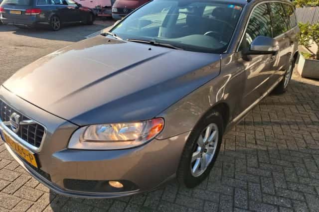 Volvo V70 (2010) thumbnail 4