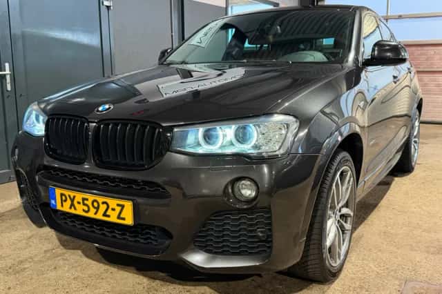 BMW X4 (2017) thumbnail 2