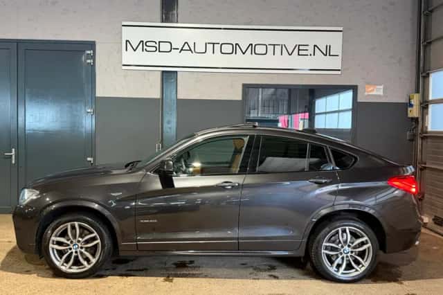 BMW X4 (2017) thumbnail 6