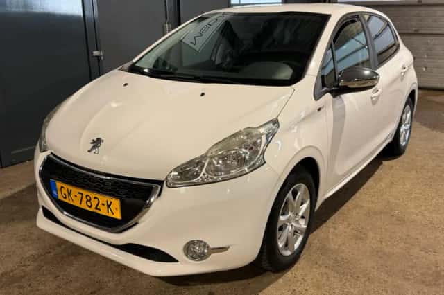 Peugeot 208 (2015) thumbnail 2