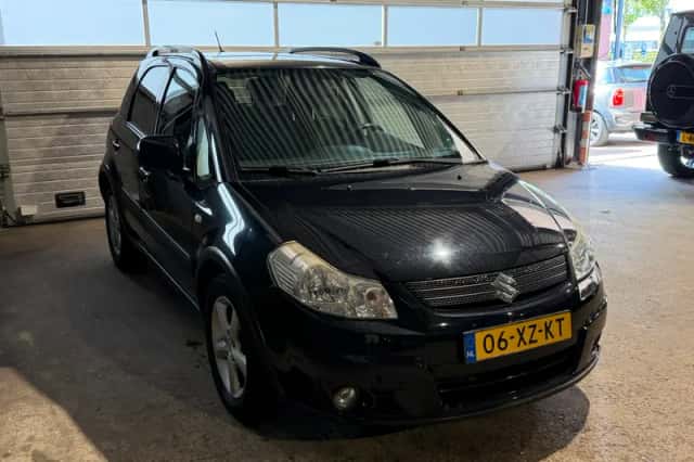 Suzuki SX4 (2007) thumbnail 5