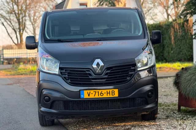 Renault Trafic (2017) thumbnail 2