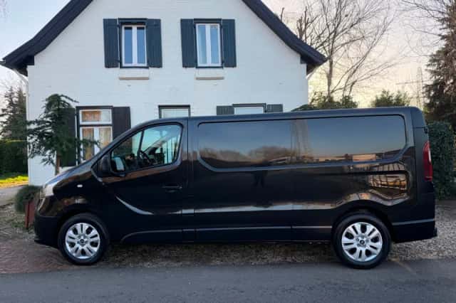 Renault Trafic (2017) thumbnail 3