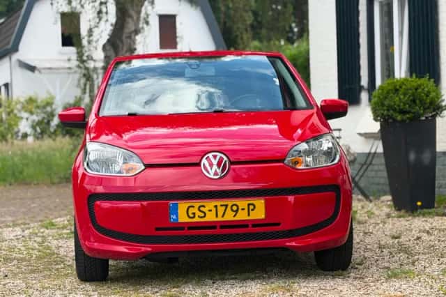 Volkswagen Up! (2015) thumbnail 2