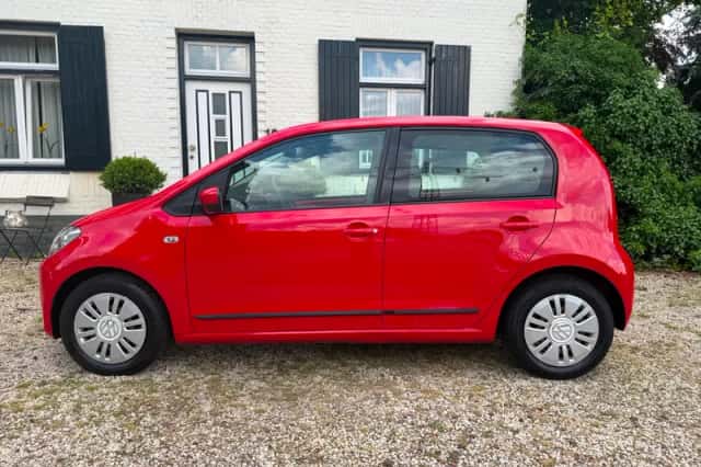 Volkswagen Up! (2015) thumbnail 3