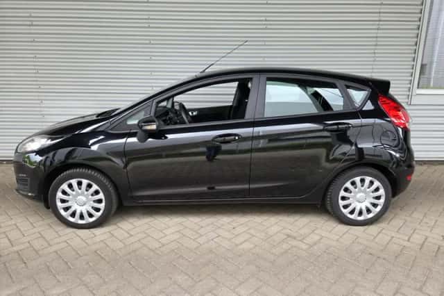 Ford Fiesta (2013) thumbnail 3
