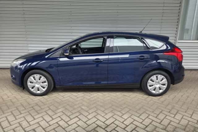 Ford Focus (2011) thumbnail 3