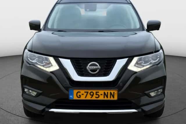 Nissan X-Trail (2019) thumbnail 2