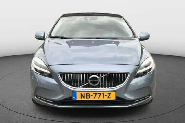 Volvo V40 (2017) thumbnail 2