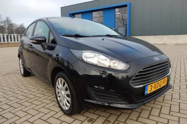 Ford Fiesta (2014) thumbnail 3