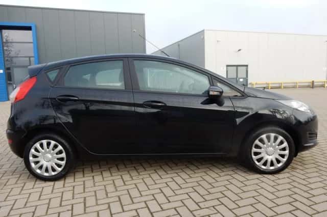 Ford Fiesta (2014) thumbnail 4
