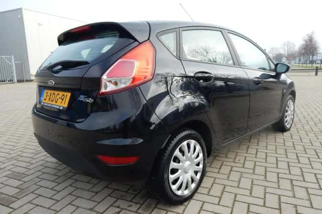 Ford Fiesta (2014) thumbnail 5