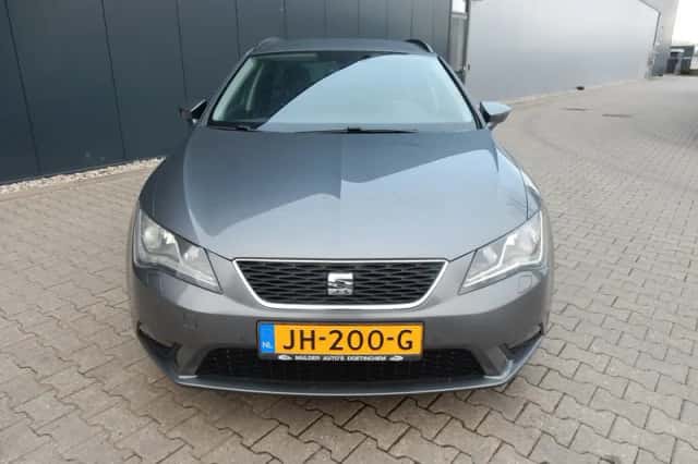 SEAT Leon (2015) thumbnail 3