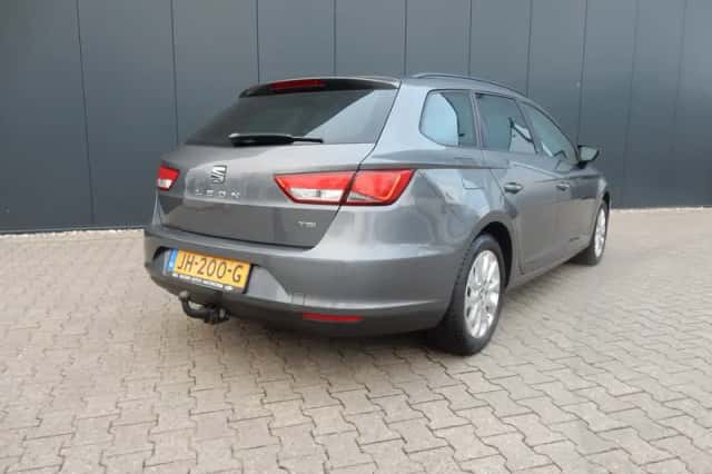 SEAT Leon (2015) thumbnail 4