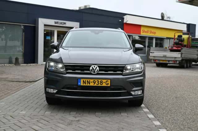 Volkswagen Tiguan (2017) thumbnail 3