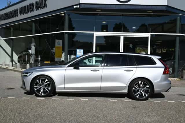 Volvo V60 (2022) thumbnail 2