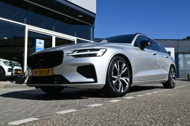 Volvo V60 (2022) thumbnail 4