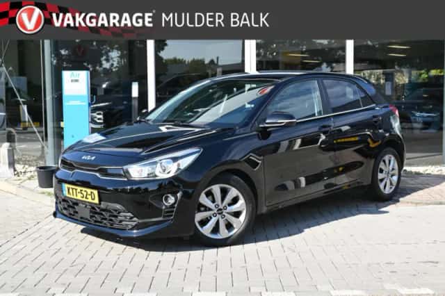 Kia Rio (2023) thumbnail 1