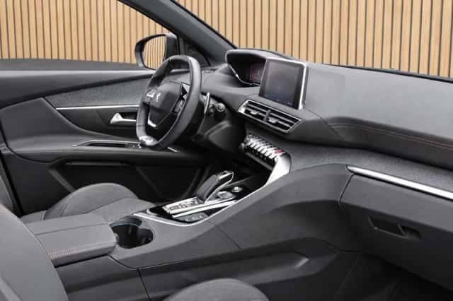 Peugeot 3008 (2020) thumbnail 3