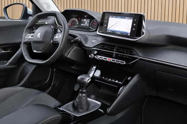 Peugeot 2008 (2022) thumbnail 3
