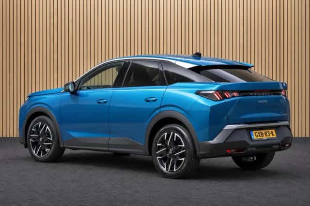 Peugeot 3008 (2024) thumbnail 2