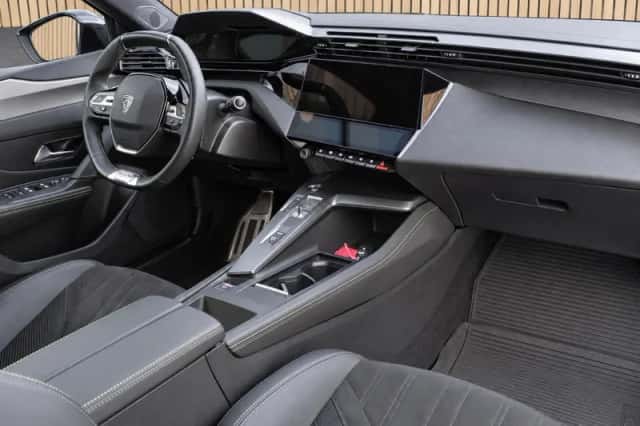 Peugeot 308 (2023) thumbnail 3