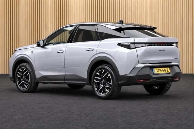 Peugeot 3008 (2024) thumbnail 2