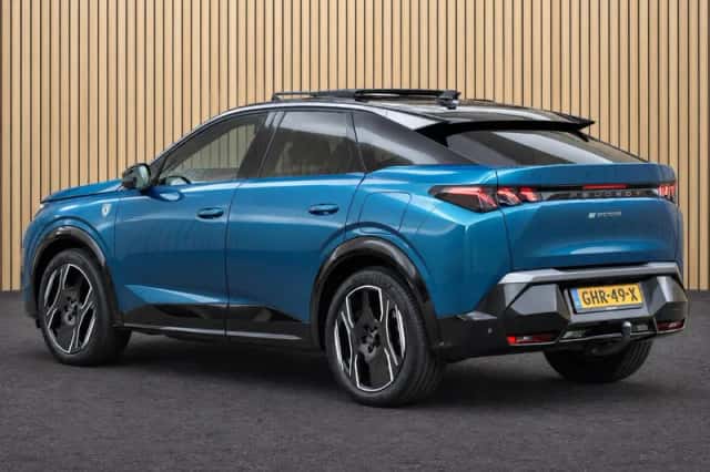 Peugeot e-3008 (2024) thumbnail 2