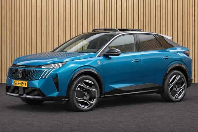Peugeot e-3008 (2024) thumbnail 5