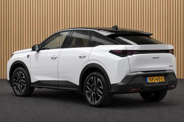 Peugeot 3008 (2025) thumbnail 2