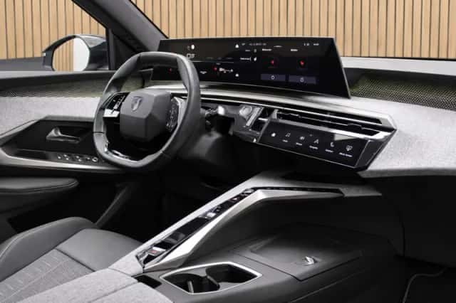 Peugeot 3008 (2025) thumbnail 3