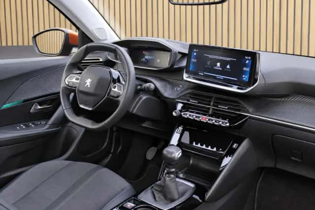 Peugeot 2008 (2021) thumbnail 3