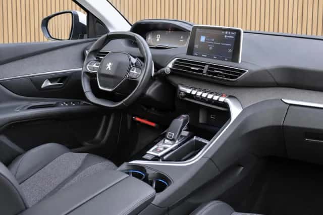 Peugeot 3008 (2020) thumbnail 3