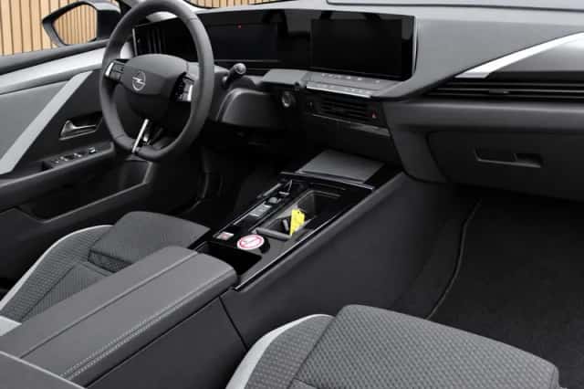 Opel Astra (2024) thumbnail 3