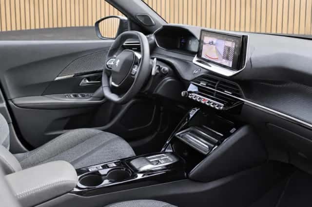 Peugeot 2008 (2024) thumbnail 3